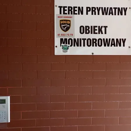 Lotnisko Parking Samodzielne Zameldowanie Blisko Stadion Targi Szpitale I Uczelnie Poznan