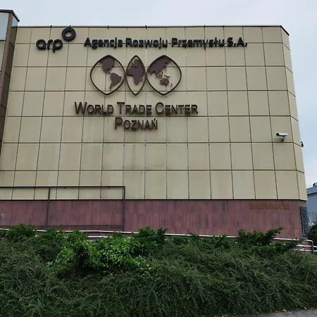 Lotnisko Parking Samodzielne Zameldowanie Blisko Stadion Targi Szpitale I Uczelnie Poznan