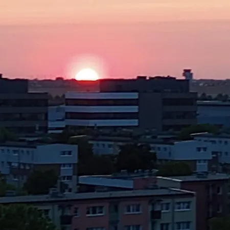 Self Check-in Lotnisko Blisko Stadion Targi Szpitale I Uczelnie Lägenhet *